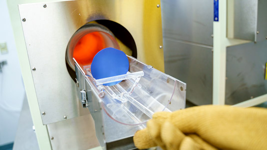A disc about to enter an oven in the MiNDS cleanroom.