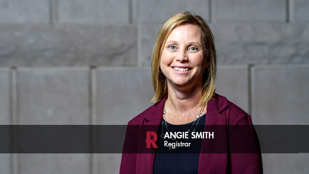 Angie Smith headshot.