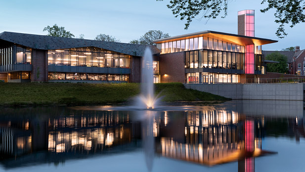 Nighttime photo of Speed Lake fountain and Mussallem Union.