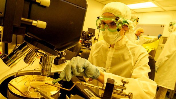 Students work in the MiNDS lab.